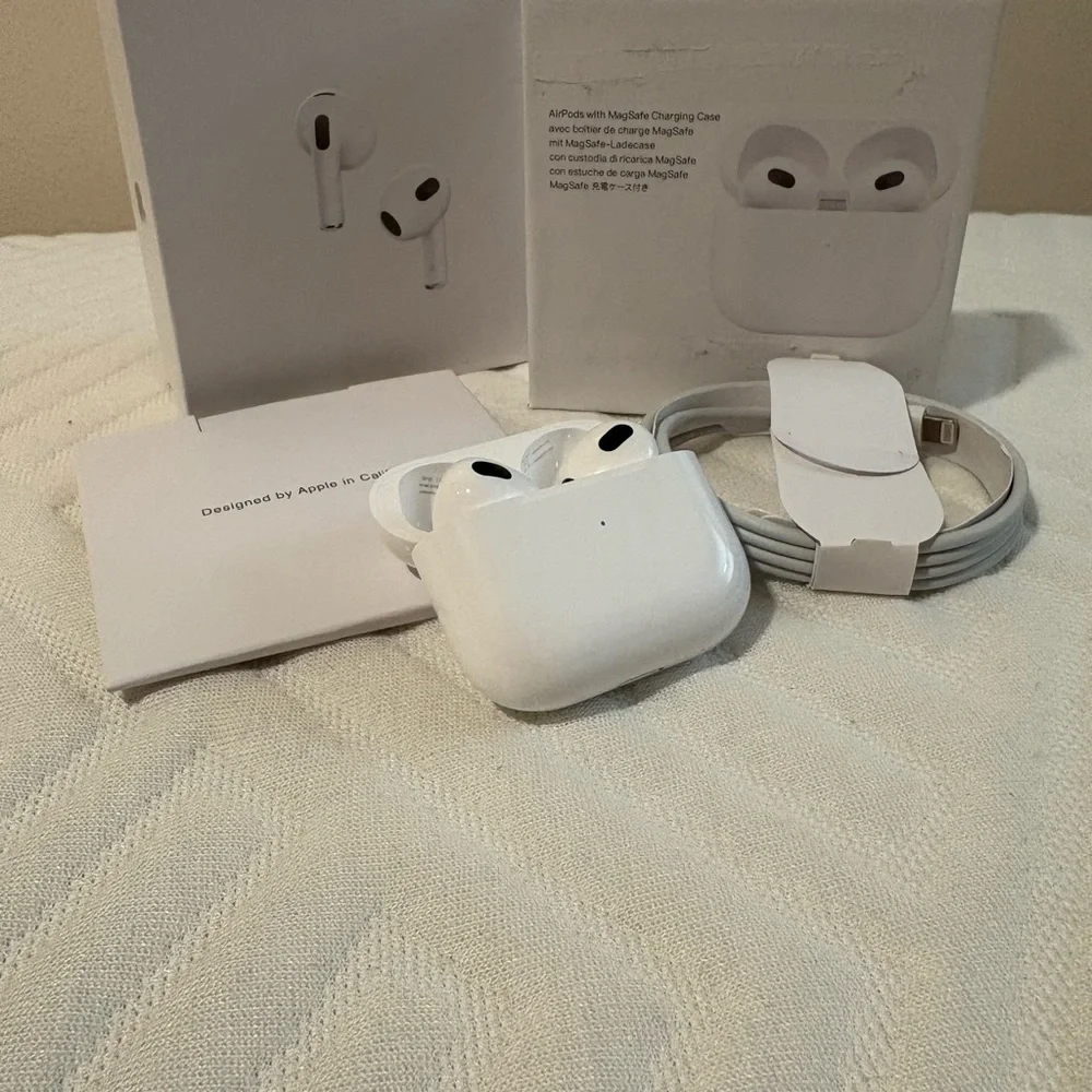Apple AirPods with MagSafe Case - White